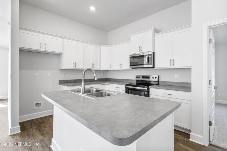 Furnished interior view inside a new home in Summerglen, Jacksonville (Image 8).