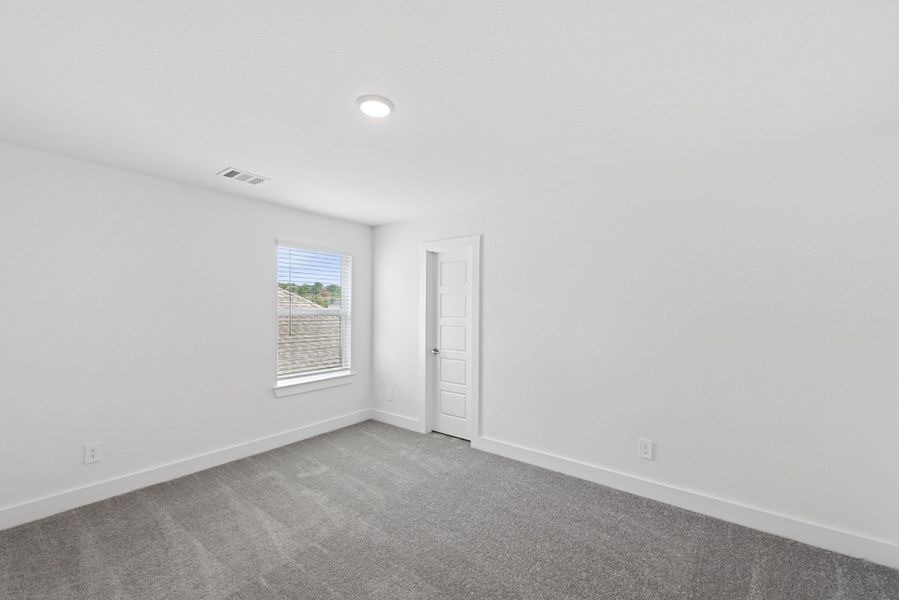 Spacious, unfurnished interior of a new home in Sorella, Tomball (Image 9).