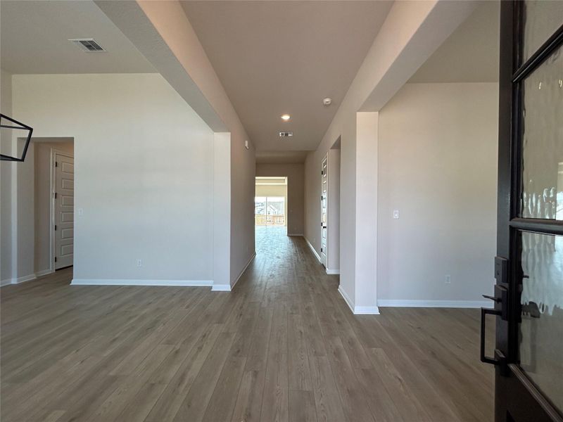 Spacious, unfurnished interior of a new home in Provence 70s, Austin (Image 29). Spacious, unfurnished interior of a new home in Provence 70s, Austin (Image 29).