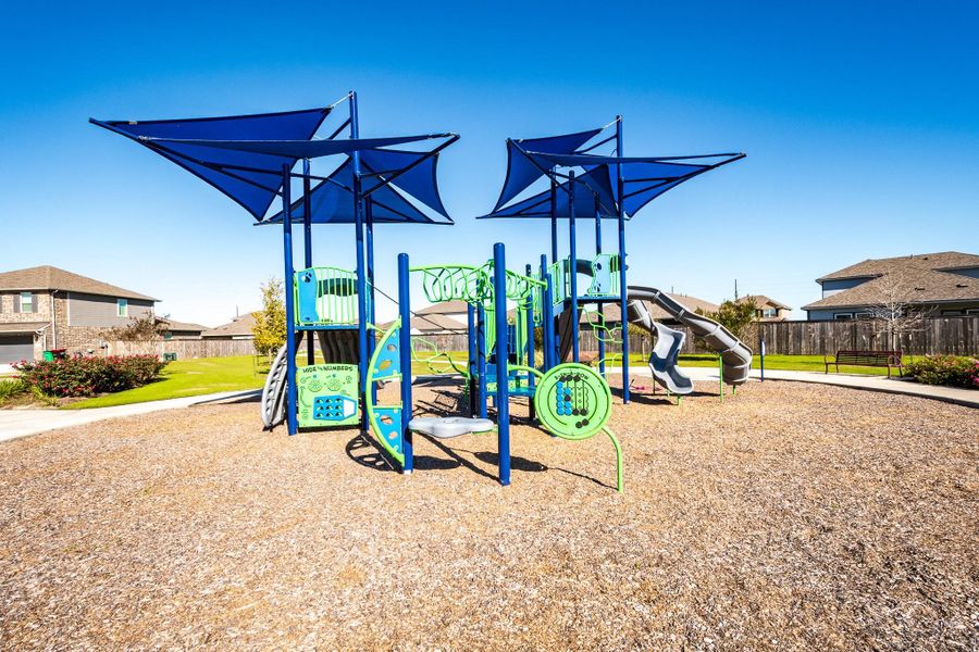 Community amenities in Heights of Barbers Hill, Baytown (Image 38).