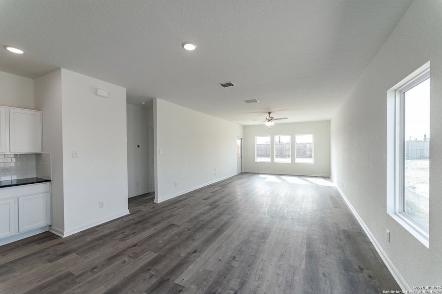 Spacious, unfurnished interior of a new home in Katzer Ranch, Converse (Image 17).