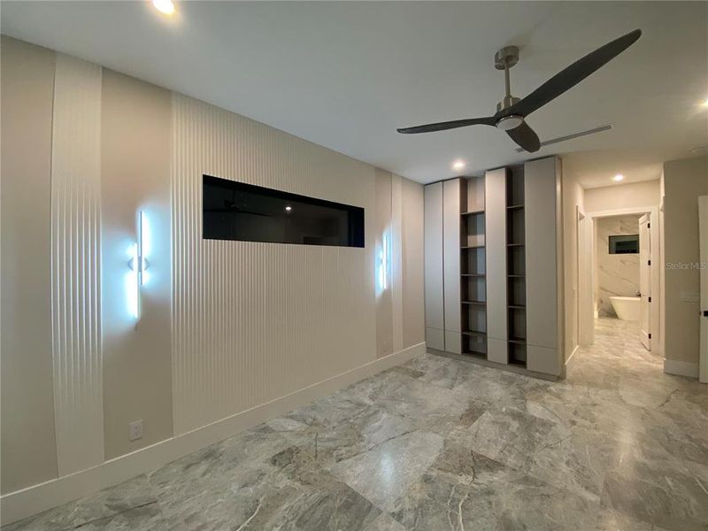 Spacious, unfurnished interior of a new home in , Sarasota (Image 15).