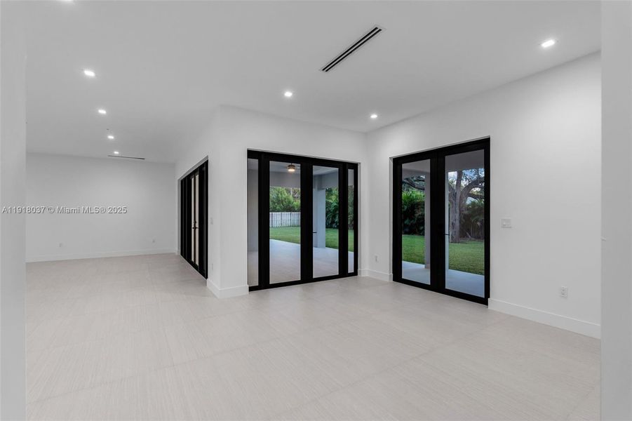 Spacious, unfurnished interior of a new home in , Cutler Bay (Image 76).
