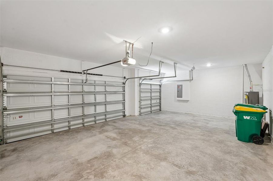 Spacious, unfurnished interior of a new home in Heritage Station, Punta Gorda (Image 24). Spacious, unfurnished interior of a new home in Heritage Station, Punta Gorda (Image 24).