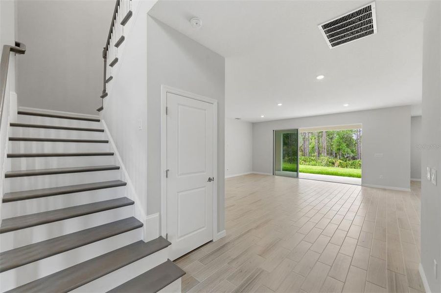 Spacious, unfurnished interior of a new home in Hammock at Two Rivers, Zephyrhills (Image 53).