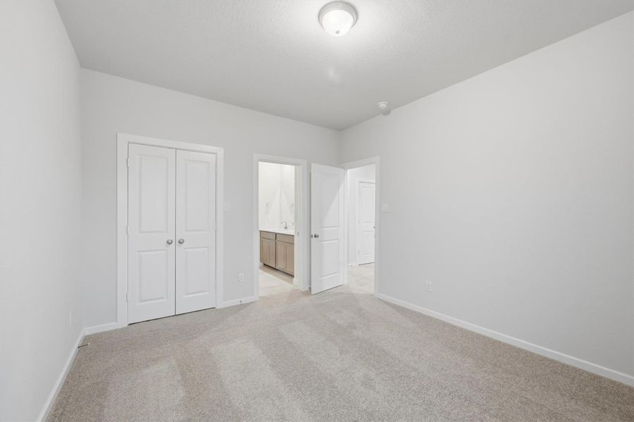 Spacious, unfurnished interior of a new home in Canterra Creek  60', Iowa Colony (Image 41).