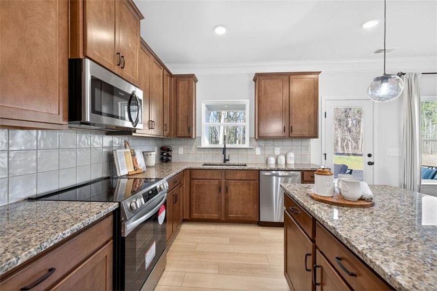 Furnished interior view inside a new home in Saddle Ridge, Calhoun (Image 16).