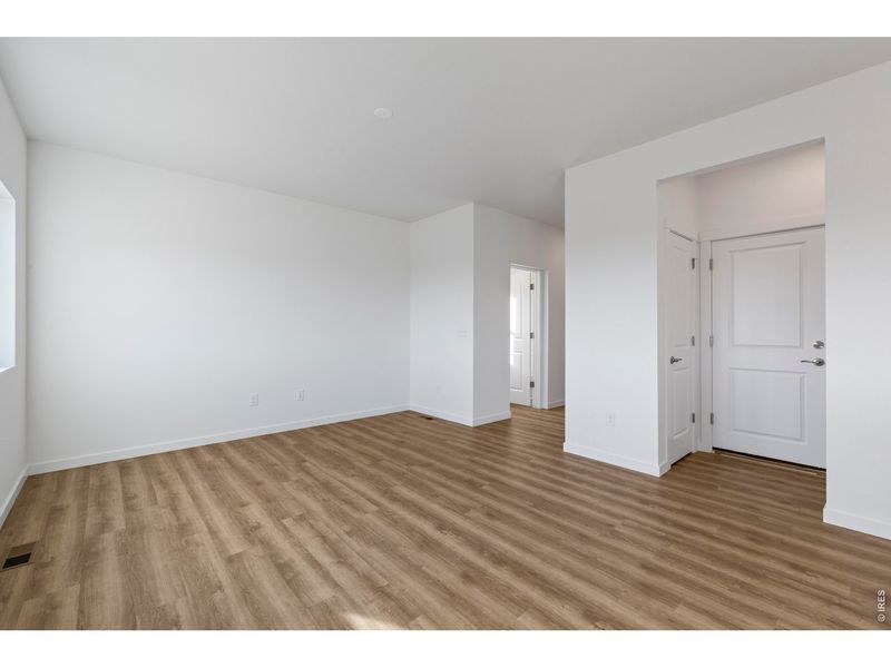 Spacious, unfurnished interior of a new home in Granary, Johnstown (Image 20).