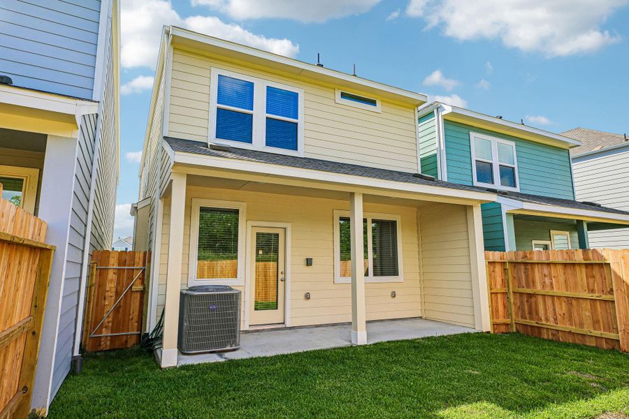 Exterior details and patio area of a home in Kemah Crossing - City Series, Kemah (Image 4).