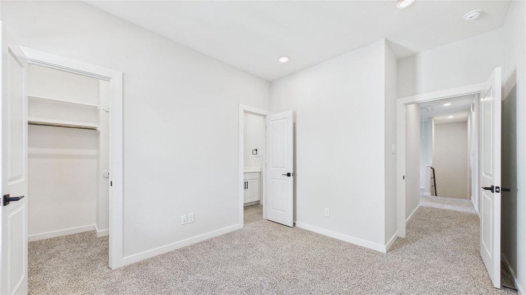 Spacious, unfurnished interior of a new home in , Houston (Image 34).