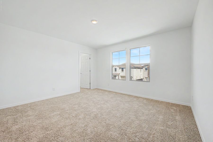 Spacious, unfurnished interior of a new home in Baker Farms, Phoenix (Image 12).