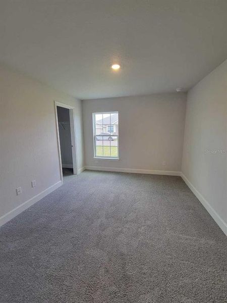 Spacious, unfurnished interior of a new home in , Ocala (Image 9).