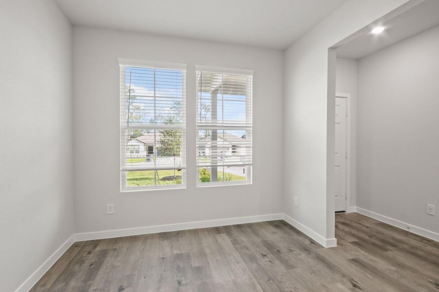 Spacious, unfurnished interior of a new home in Lakes at Crockett Martin, Conroe (Image 13).