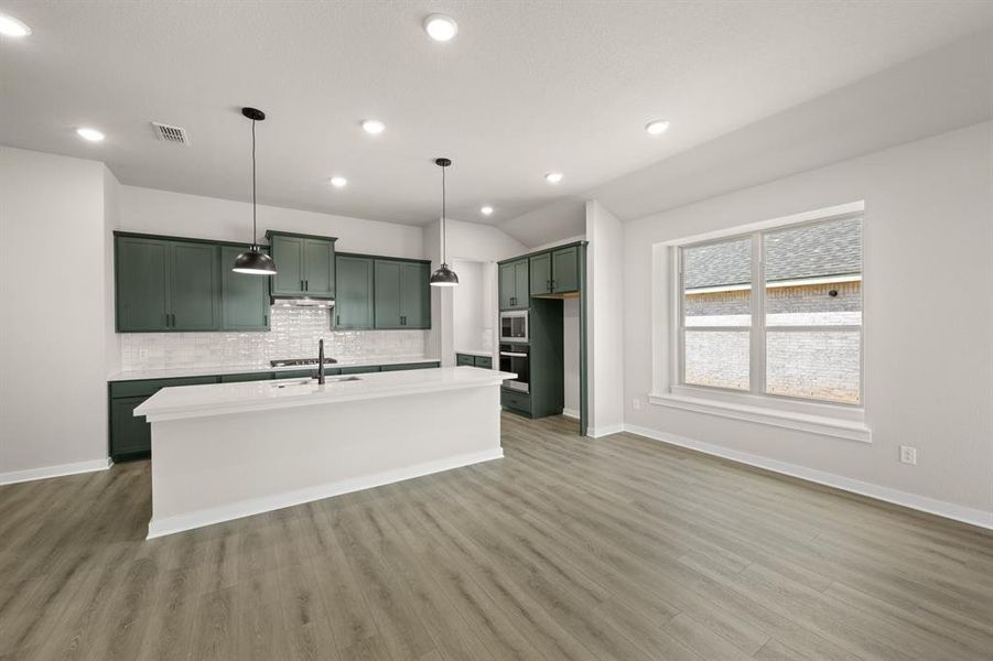 16_6900 Deadwood- Dining-1