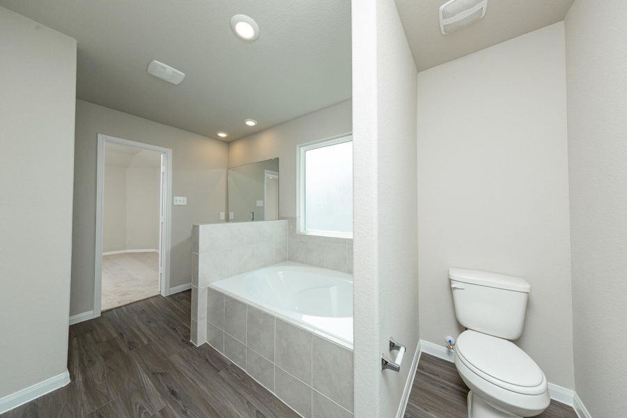 Furnished interior view inside a new home in Cliffstone Hills, Conroe (Image 6).