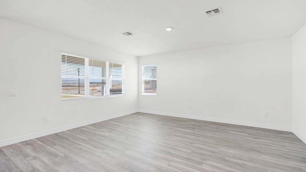 Spacious, unfurnished interior of a new home in Summerlin at Hawthorne Ranch, Lakeland (Image 15).
