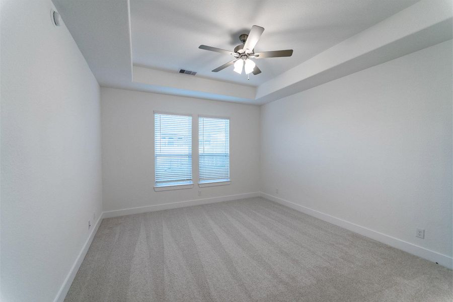 Spacious, unfurnished interior of a new home in Sunterra, Katy (Image 11).