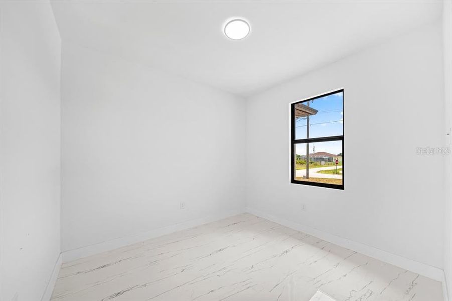 Spacious, unfurnished interior of a new home in , Lehigh Acres (Image 10).