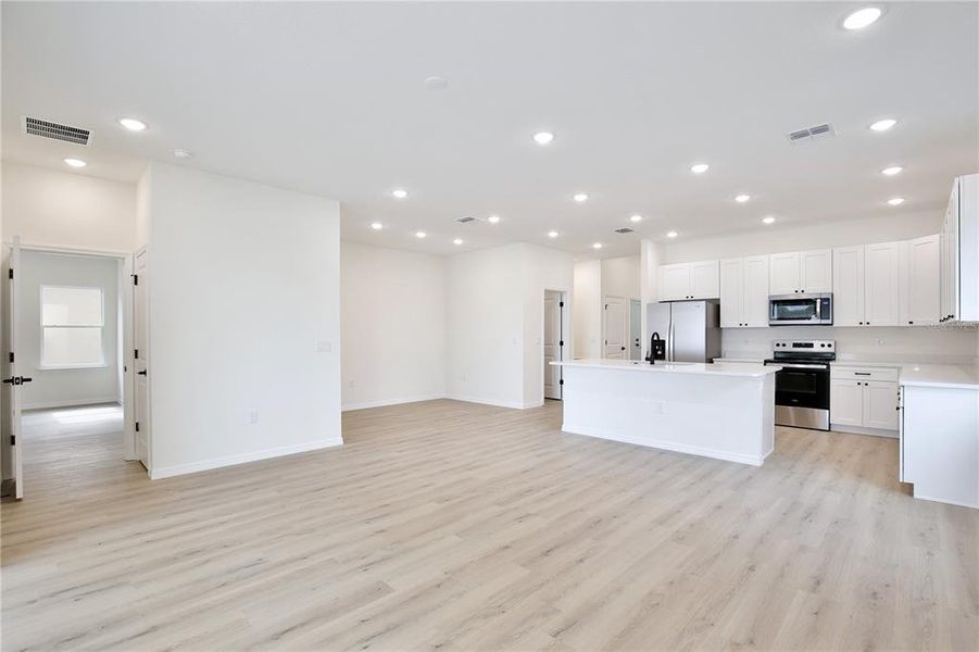 Spacious, unfurnished interior of a new home in , Groveland (Image 20).