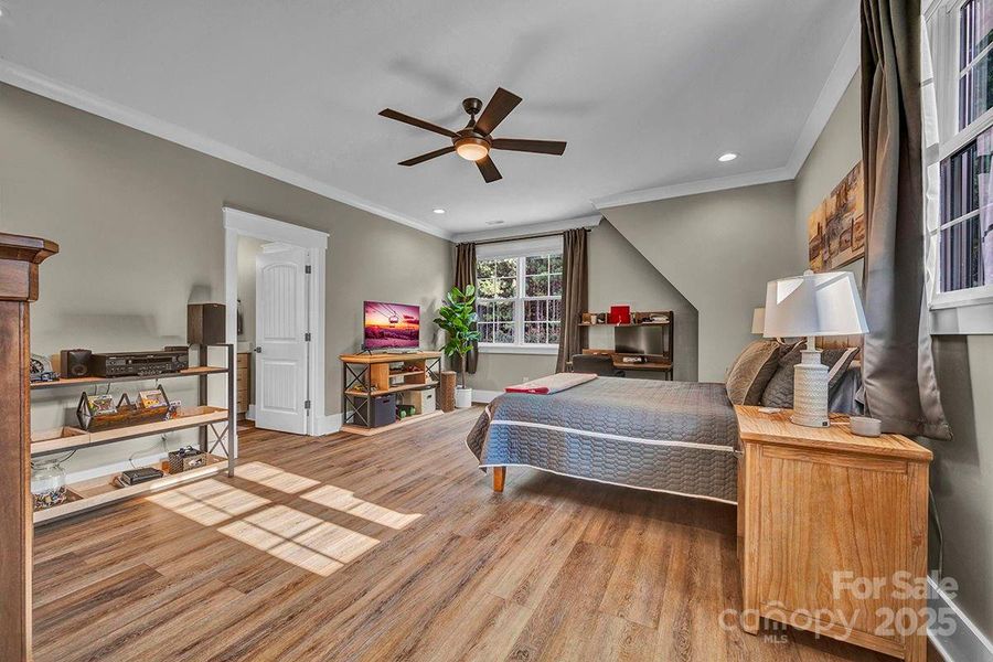 2nd floor guest room (ensuite).