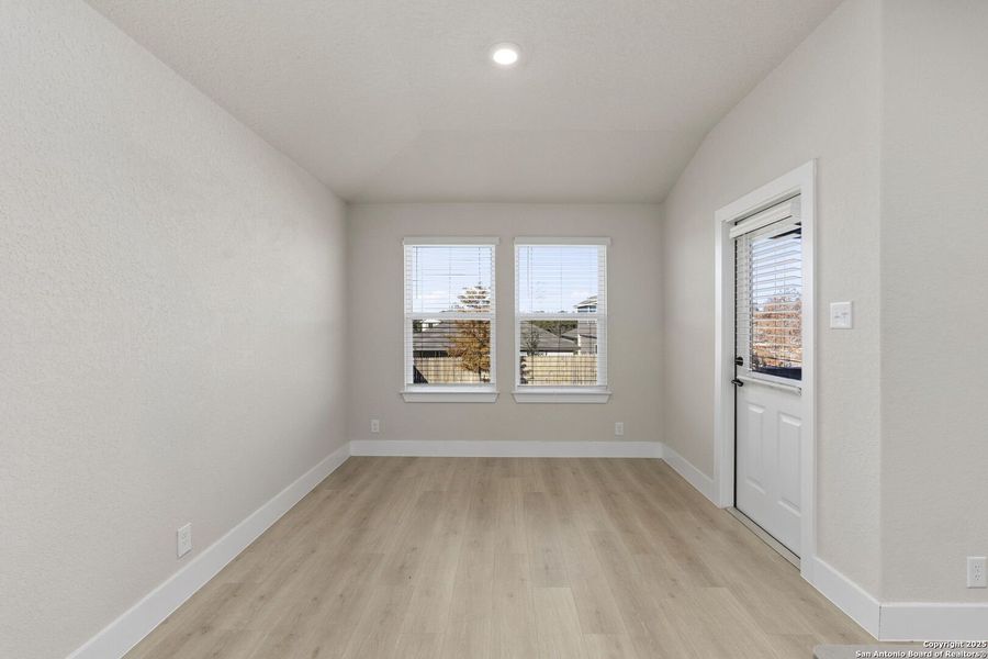 Spacious, unfurnished interior of a new home in Brookstone Creek, San Antonio (Image 27). Spacious, unfurnished interior of a new home in Brookstone Creek, San Antonio (Image 27).