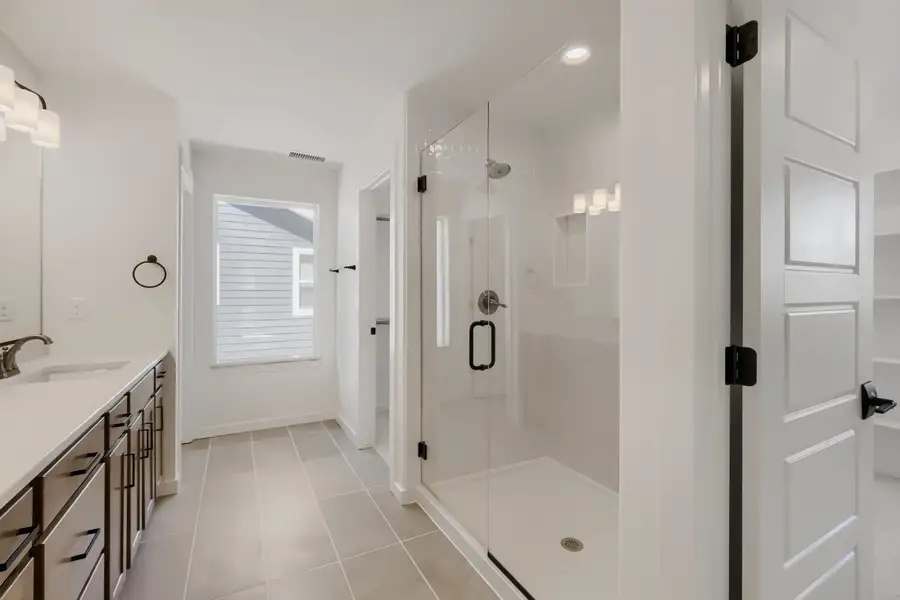 7923 Polson - Primary Bathroom