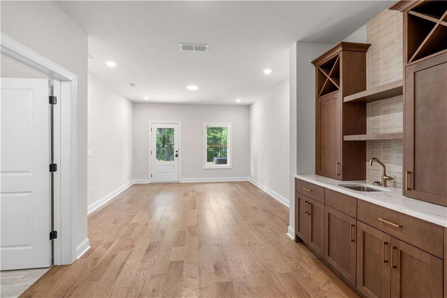 Spacious, unfurnished interior of a new home in Ward's Crossing Townhomes, Johns Creek (Image 47). Spacious, unfurnished interior of a new home in Ward's Crossing Townhomes, Johns Creek (Image 47).