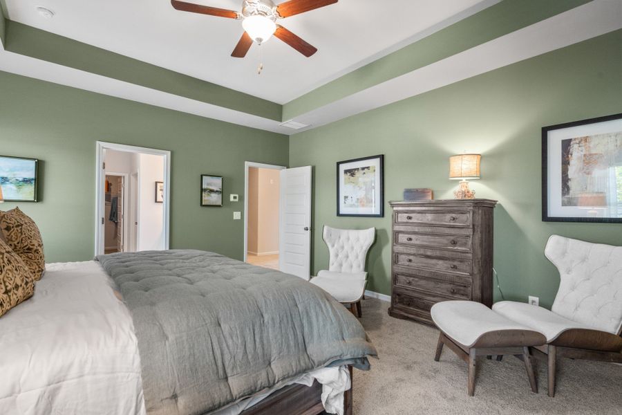 *This is a marketing photo. Colors/options may be different.*