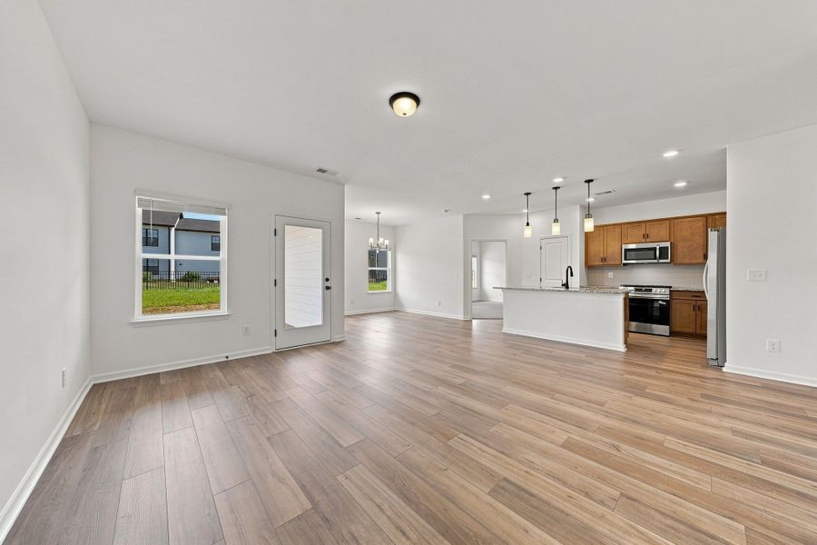 Spacious, unfurnished interior of a new home in The Oaks, Clarksville (Image 15).