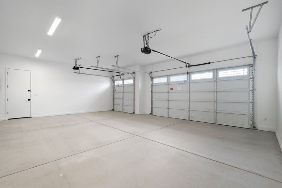 Spacious, unfurnished interior of a new home in Aloravita South, Peoria (Image 32).