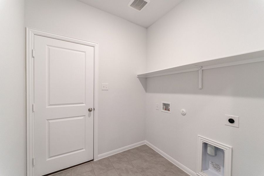 Spacious, unfurnished interior of a new home in Briarwood, Elgin (Image 19).