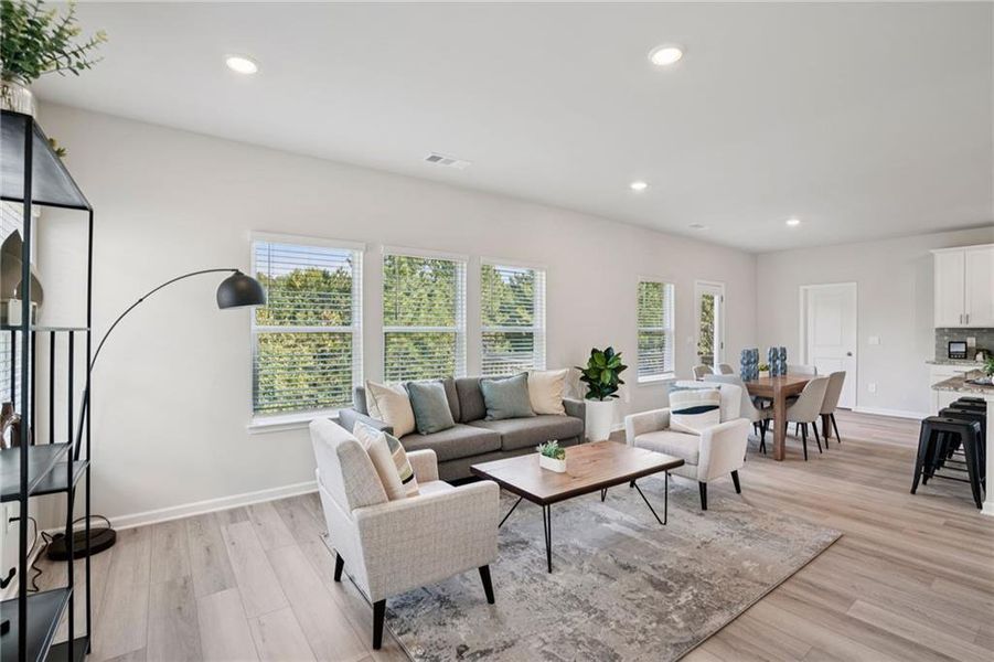 Furnished interior view inside a new home in Ivey Township, Dallas (Image 12).