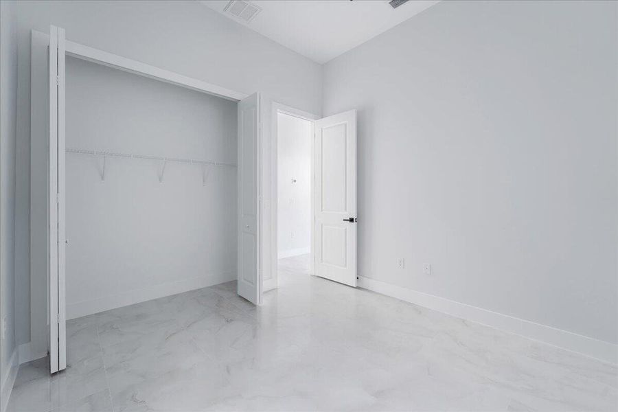 Spacious, unfurnished interior of a new home in , Lehigh Acres (Image 37).