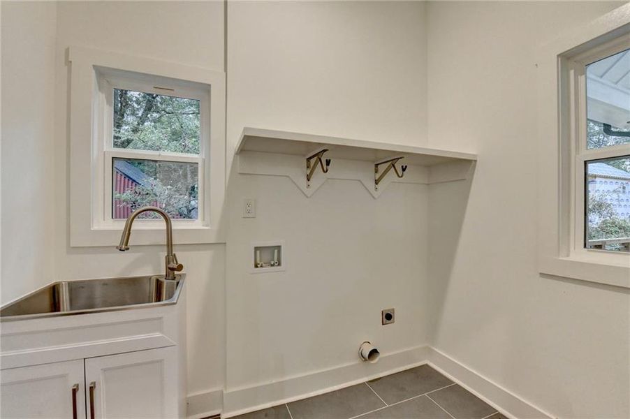 Furnished interior view inside a new home in , Atlanta (Image 7).