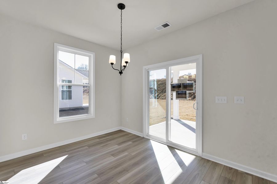 Spacious, unfurnished interior of a new home in Lynbrook, Boiling Springs (Image 17).