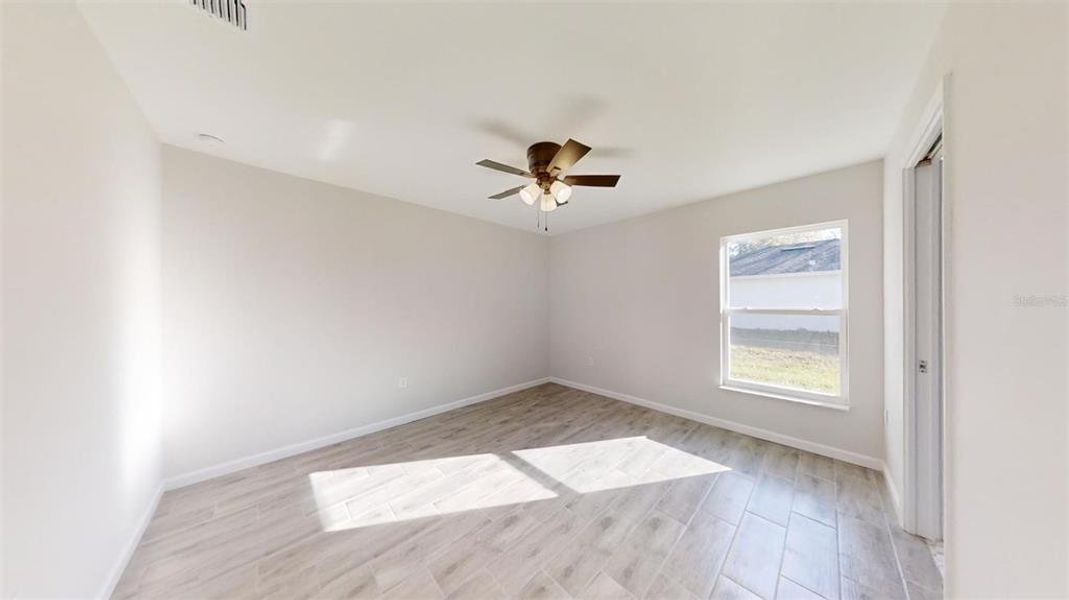 Spacious, unfurnished interior of a new home in , Ocala (Image 17).