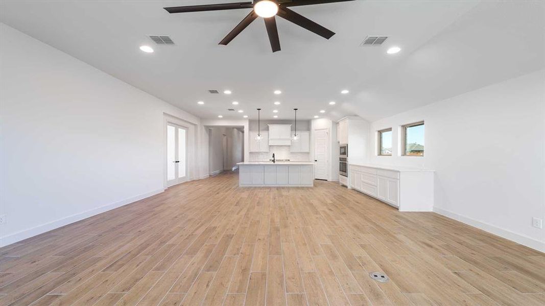 Spacious, unfurnished interior of a new home in Myrtle Creek 60', Waxahachie (Image 20).