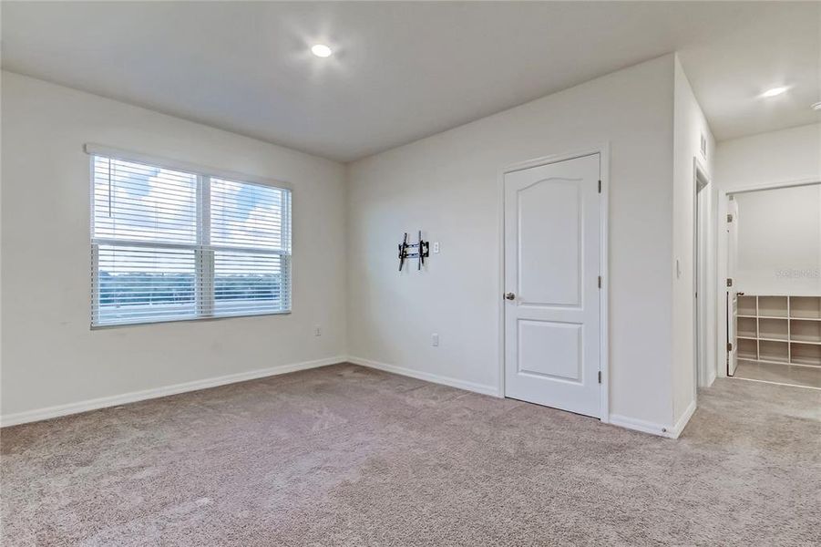 Spacious, unfurnished interior of a new home in Lakes at Laurel Highlands, Lakeland (Image 23).