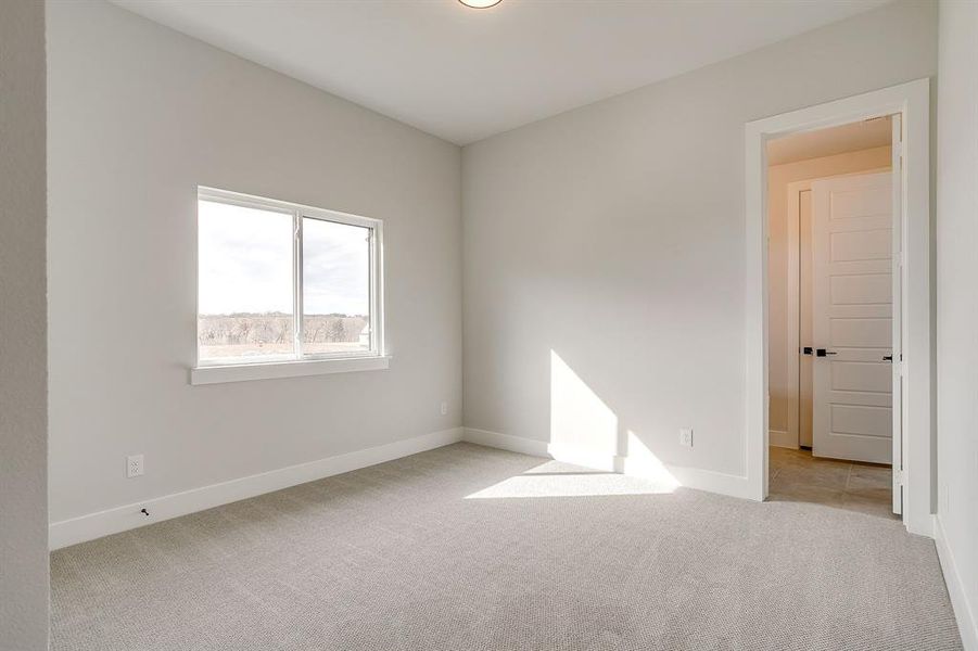 Spacious, unfurnished interior of a new home in Waterfall Ranch, Waxahachie (Image 33).