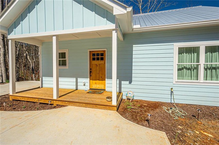 Exterior details and patio area of a home in , Dahlonega (Image 4).
