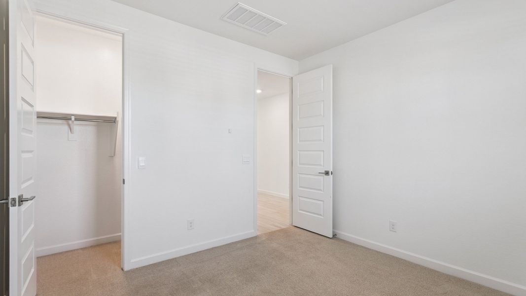 Spacious, unfurnished interior of a new home in Aloravita, Peoria (Image 28).