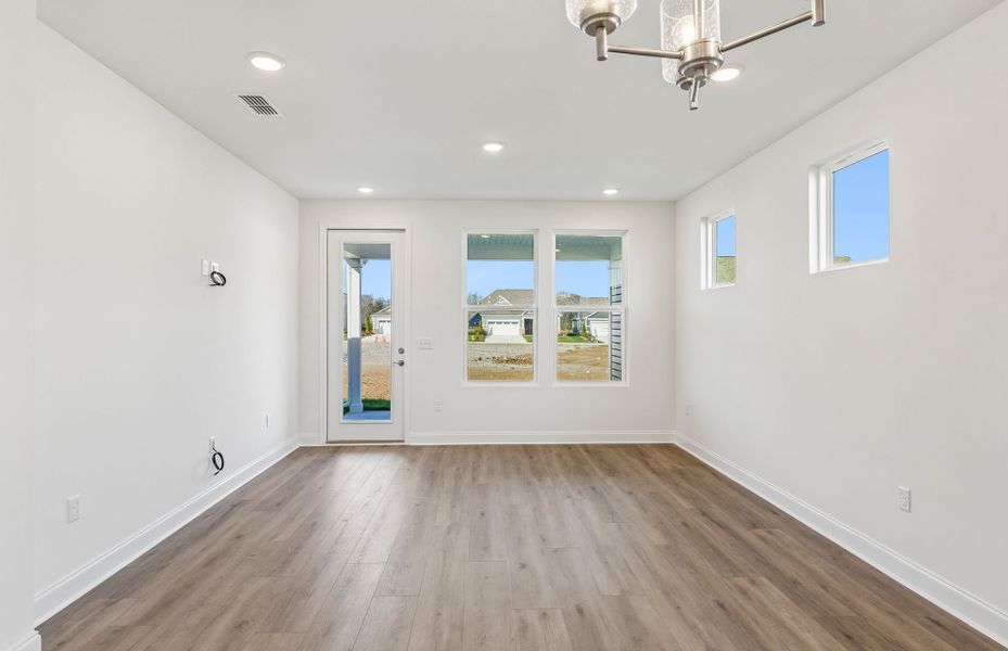 Spacious, unfurnished interior of a new home in Del Webb Southern Harmony, Murfreesboro (Image 20).