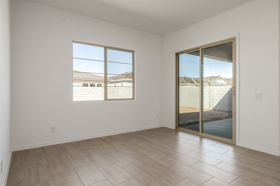 Spacious, unfurnished interior of a new home in Empire Pointe, Queen Creek (Image 9).