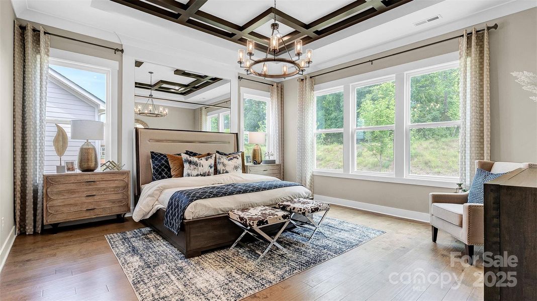 Model photo used for reference