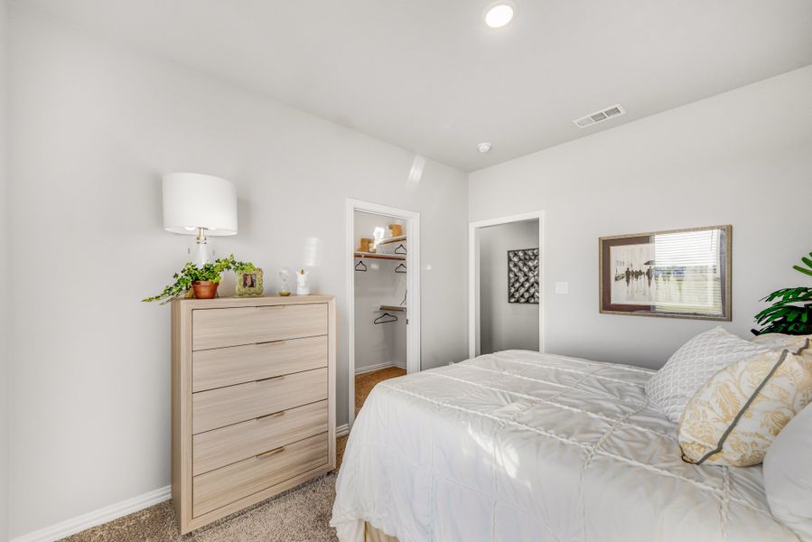 Furnished interior view inside a new home in Oak Valley, Terrell (Image 52).