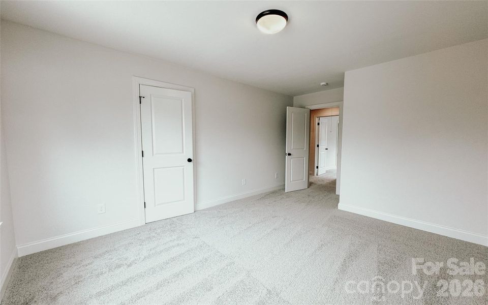 Spacious, unfurnished interior of a new home in , Harrisburg (Image 29).