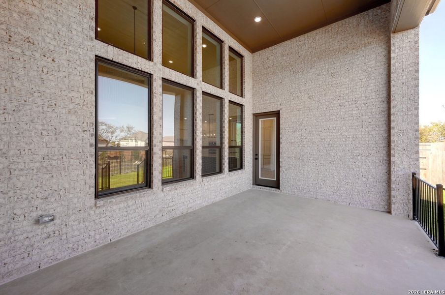 Exterior details and patio area of a home in La Cima, San Marcos (Image 3).