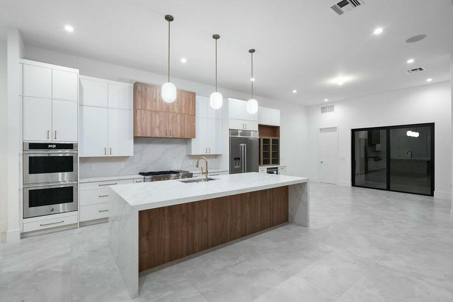 KITCHEN KITCHEN