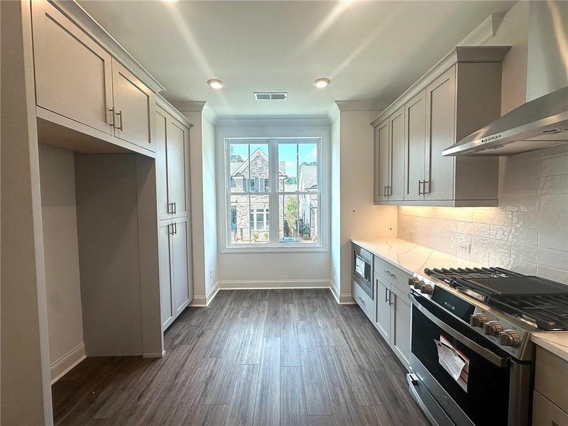 Spacious, unfurnished interior of a new home in Evanshire Townhomes, Duluth (Image 35).