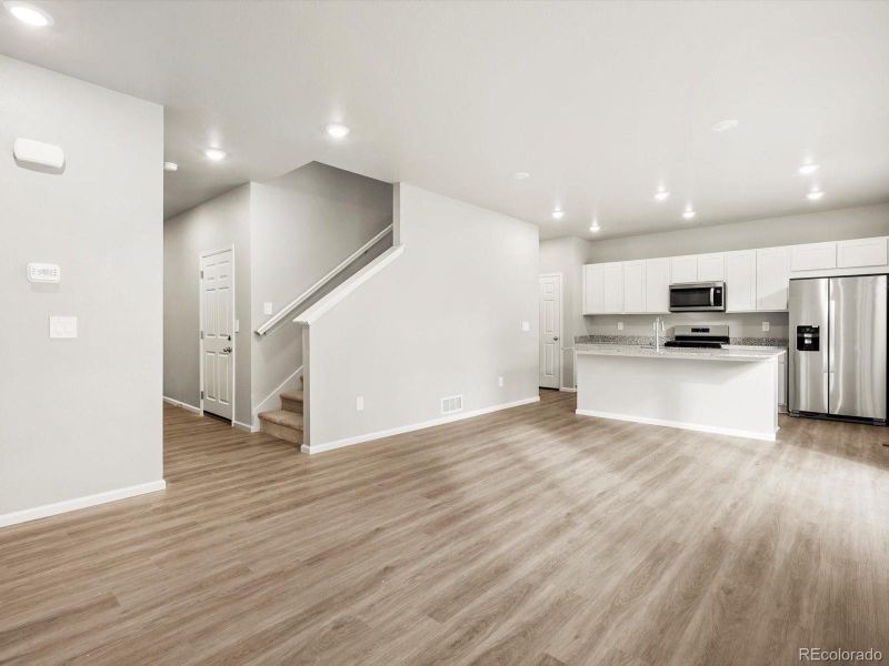 Spacious, unfurnished interior of a new home in Lake Bluff, Greeley (Image 15).